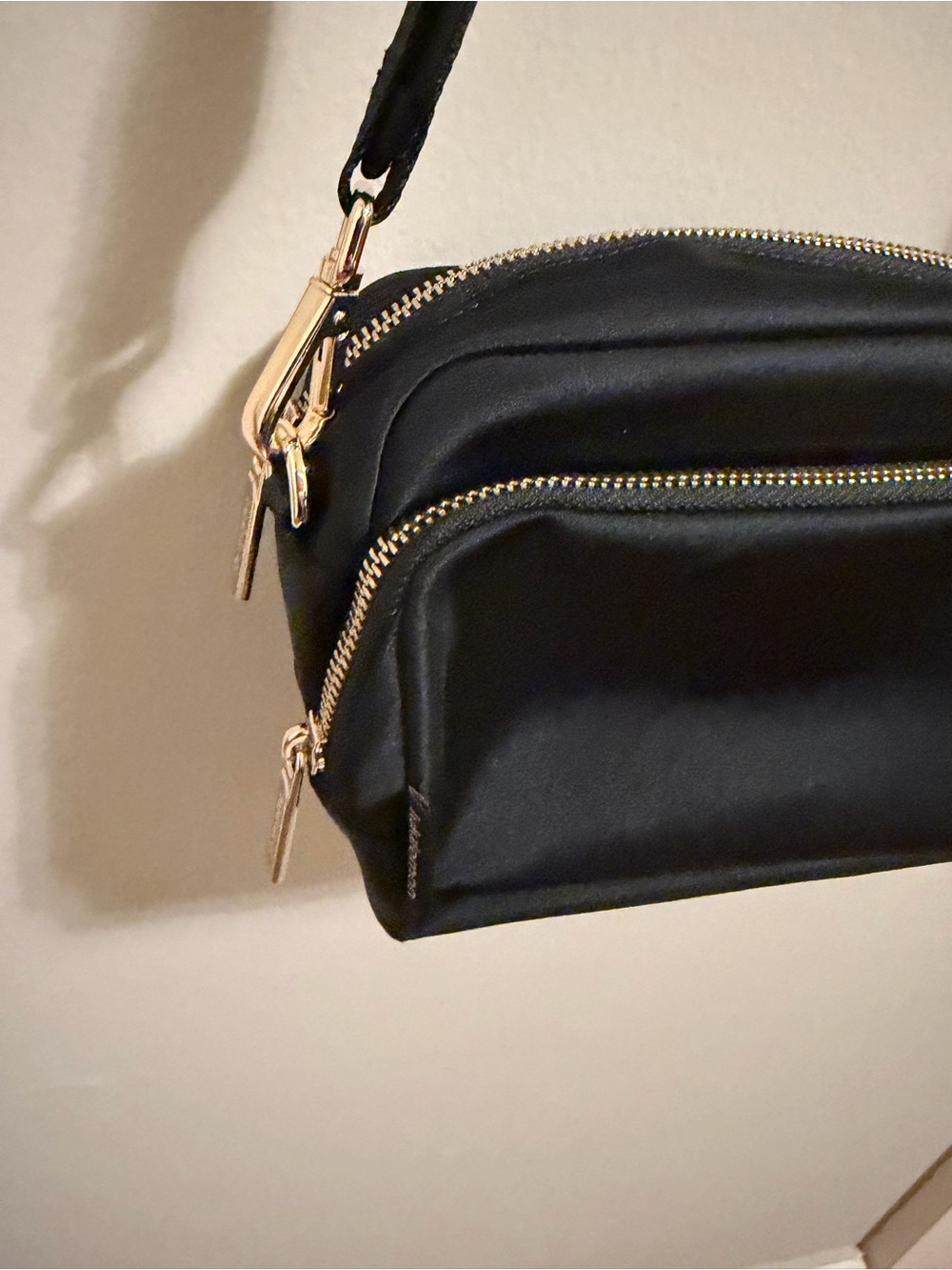 Lululemon Everyday Crossbody Bag 2L - Picture 7 of 10